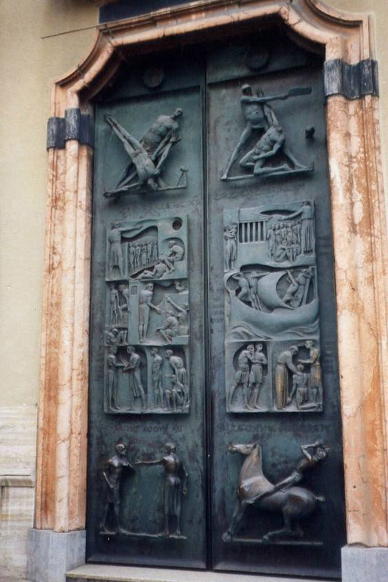 ROVELLASCA (CO) portale della chiesa prima del restauro