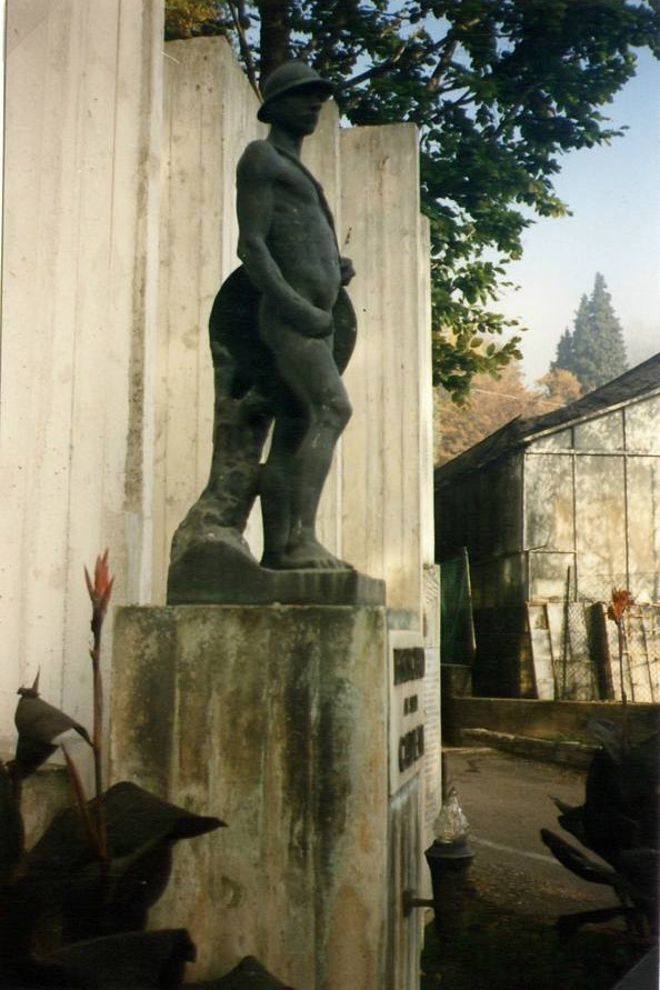 BISUSCHIO (VA) Monumento ai Caduti prima del restauro